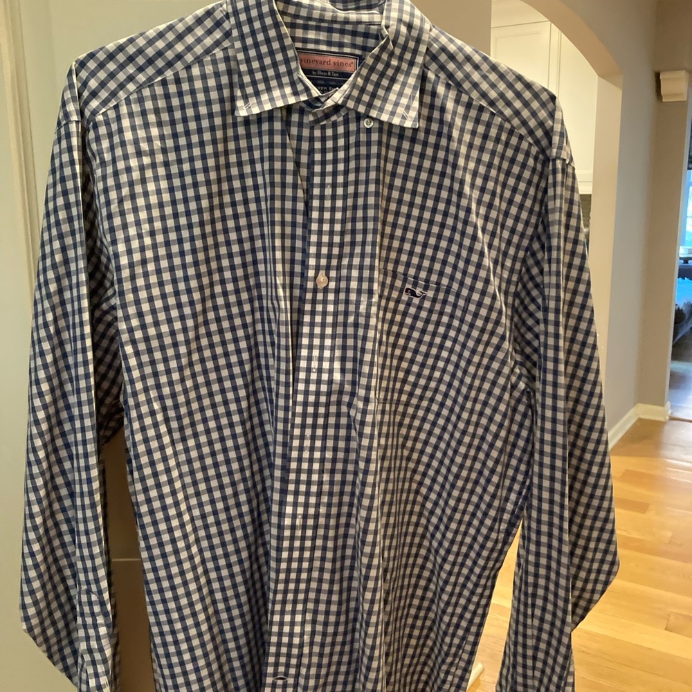 Bundle of 3 vineyard vines button down shirts. All size XL.